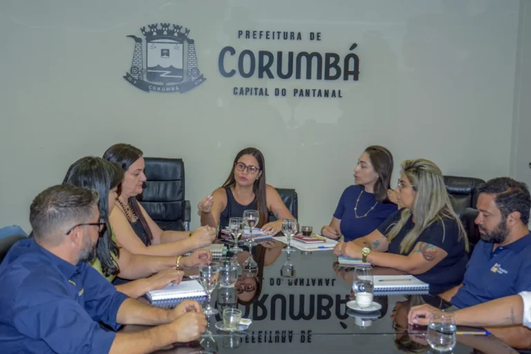 Prefeitura e Associação Comercial discutem medidas para reduzir impactos do Carnaval