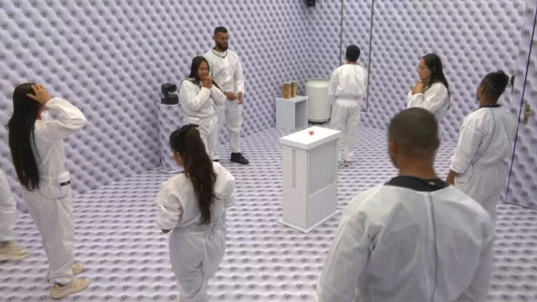 Participante confinado no Quarto Branco do BBB 26 em prova de resistência.