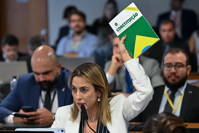 Descubra como o machismo estrutural ainda julga mulheres na política e ignora resultados que impactam vidas no Brasil. Veja os fatos e projetos reais.