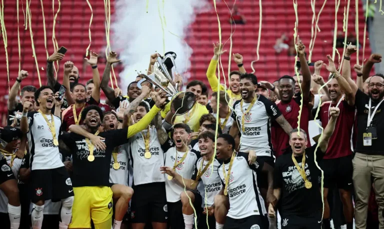Corinthians vence Flamengo e conquista o bicampeonato da Supercopa Rei