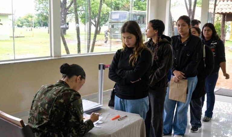 serviço militar feminino em Campo Grande