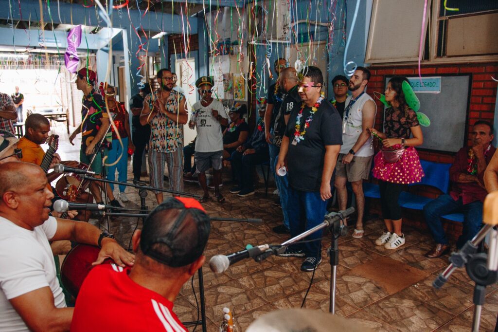 Carnaval vira ferramenta de cuidado e quebra estigmas no CAPS Margarida
