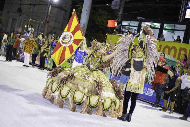 Estação Primeira celebra legado cultural africano e reafirma identidade brasileira