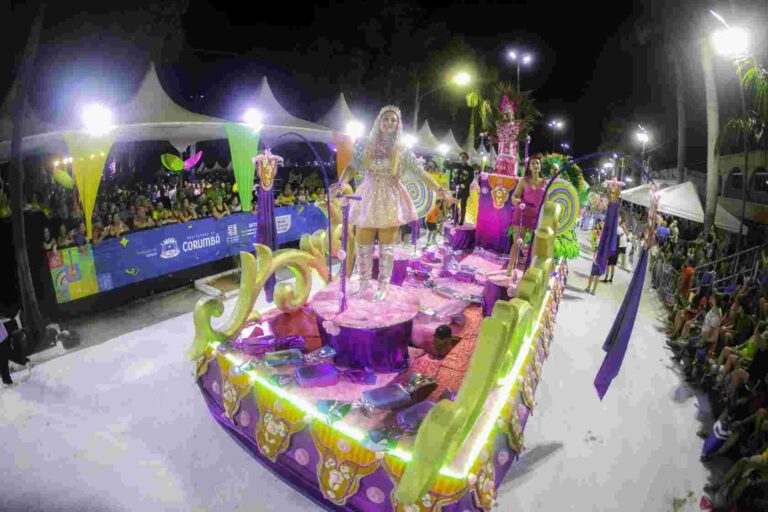 Império do Morro brilha com viagem pelos sonhos no Carnaval de Corumbá