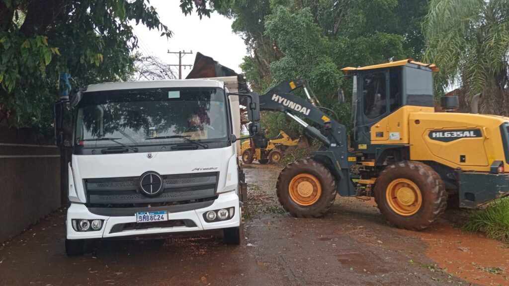 PrefCG mobiliza frentes de trabalho durante chuva intensa na capital