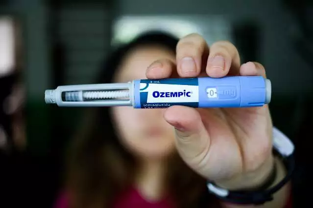 Representação de medicamentos aprovados pela Anvisa para condições cardíacas, renais e respiratórias.