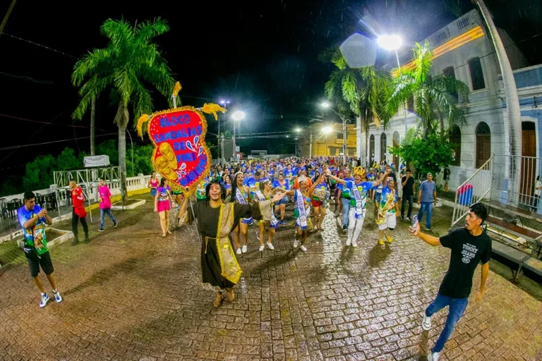 Bloco Sandálias de Frei Mariano inicia oficialmente o Carnaval de Corumbá 2026