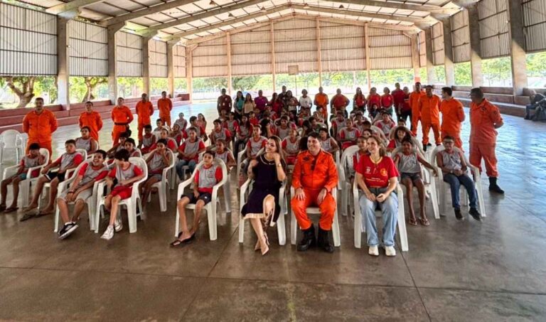 Projeto Bombeiros na Escola começa com aula inaugural em Ladário