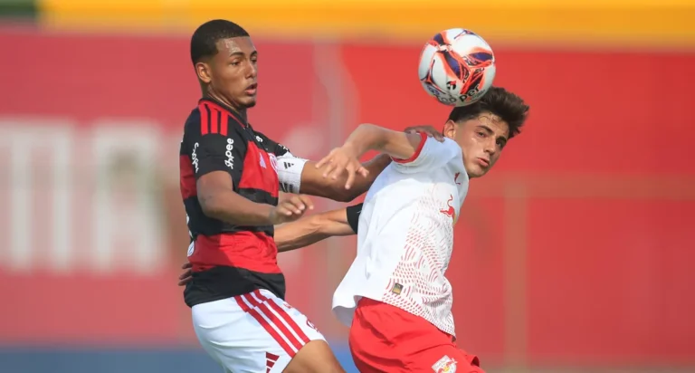 Jogadores comemorando um gol durante partida do Brasileirão Série A Sub-20