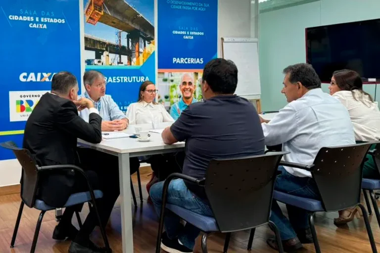 Corumbá busca ampliar moradias em reunião com a Caixa