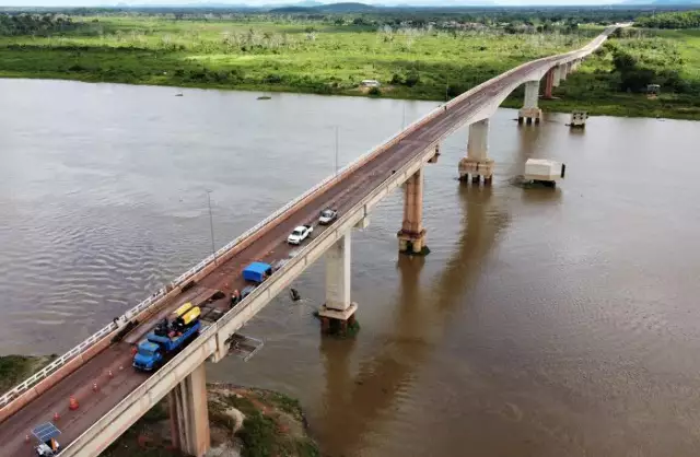 Ponte sobre o Rio Paraguai na BR-262 em Corumbá sendo recuperada