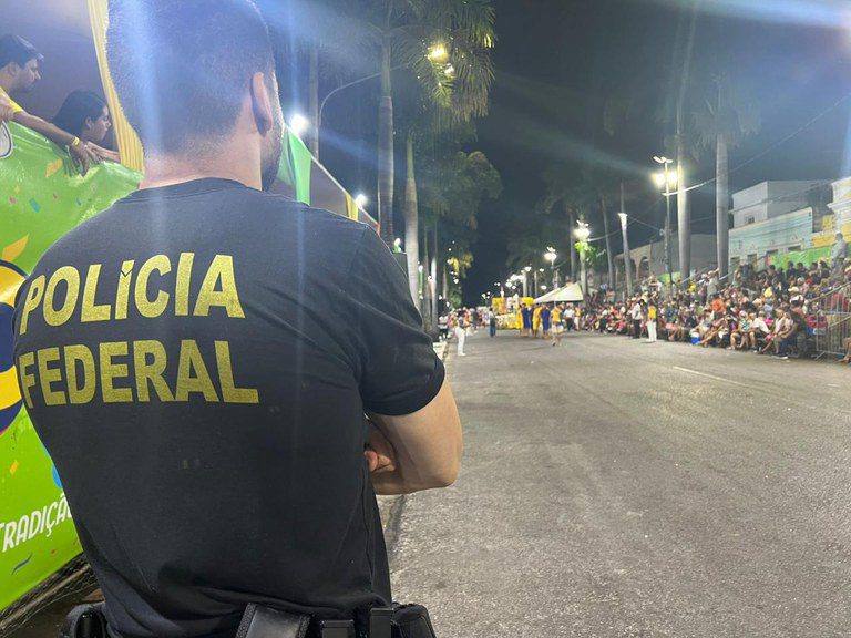 PF autua empresa durante fiscalização de segurança no Carnaval em Corumbá
