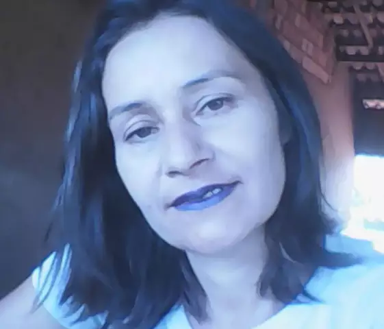 Cena de investigação policial em área rural de Selvíria após feminicídio.
