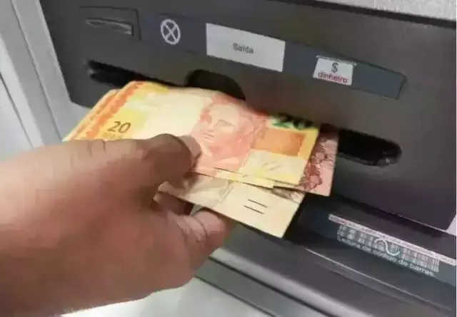 Servidores públicos de MS recebem salários antecipadamente