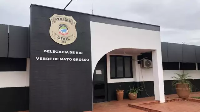 Balança da justiça simbolizando a investigação de abuso e proteção infantil.