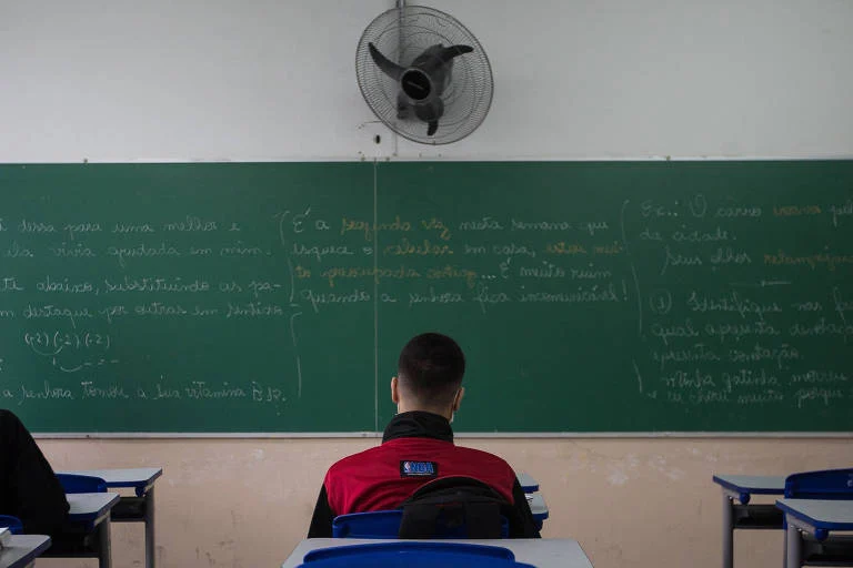 Dias com calor acima de 34°C elevam risco de abandono no ensino médio público