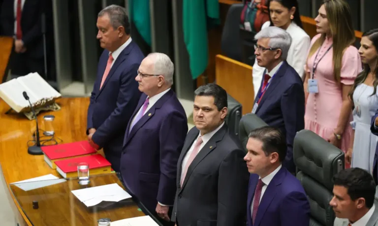 Alcolumbre defende convivência pacífica e responsabilidade entre os Poderes
