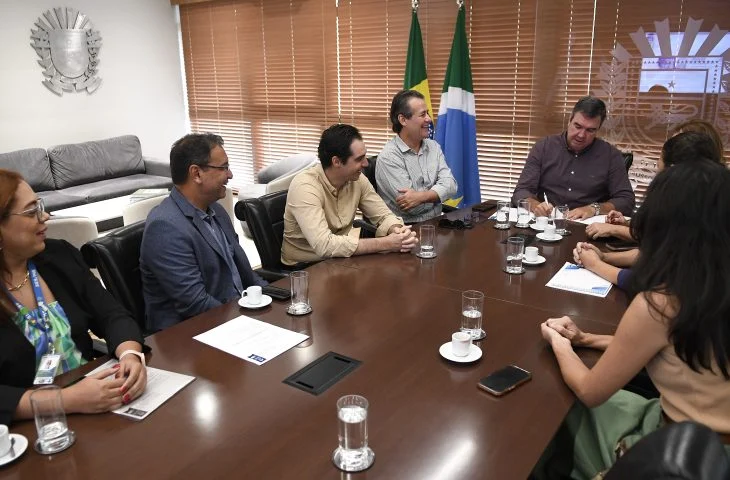 Saúde de MS firma contrato para manter alta vacinação e ampliar leitos hospitalares