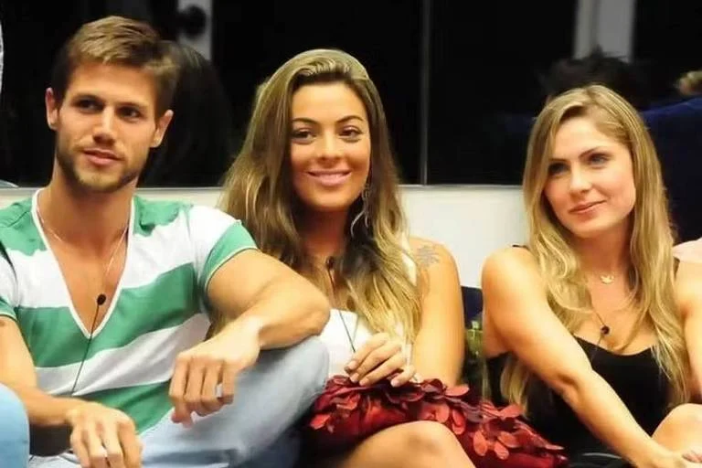 Jonas conquista liderança no BBB 26 e relembra romances de antiga edição