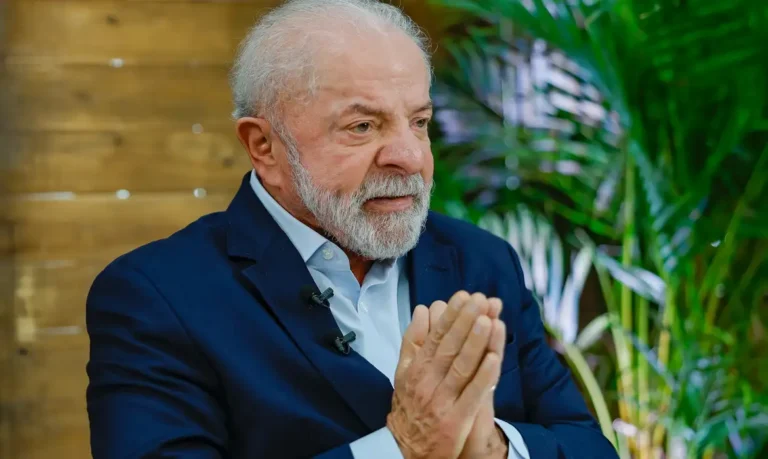 Lula diz que indústria da mentira deve ser enfrentada com mobilização