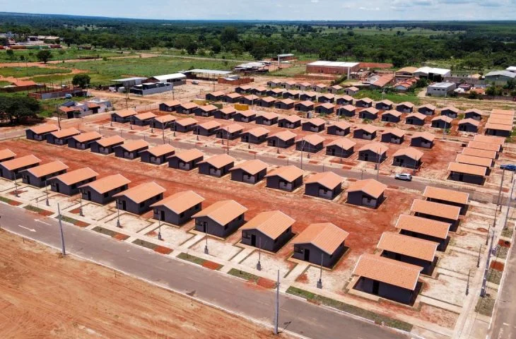 Governo de MS entrega 46 moradias e inicia obra da MS-324 em Água Clara