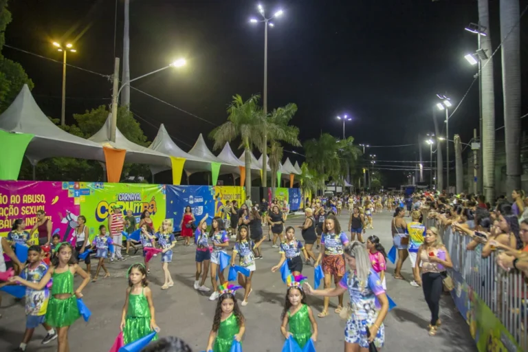 Ensaio técnico registra avenida lotada e antecipa Carnaval em Corumbá