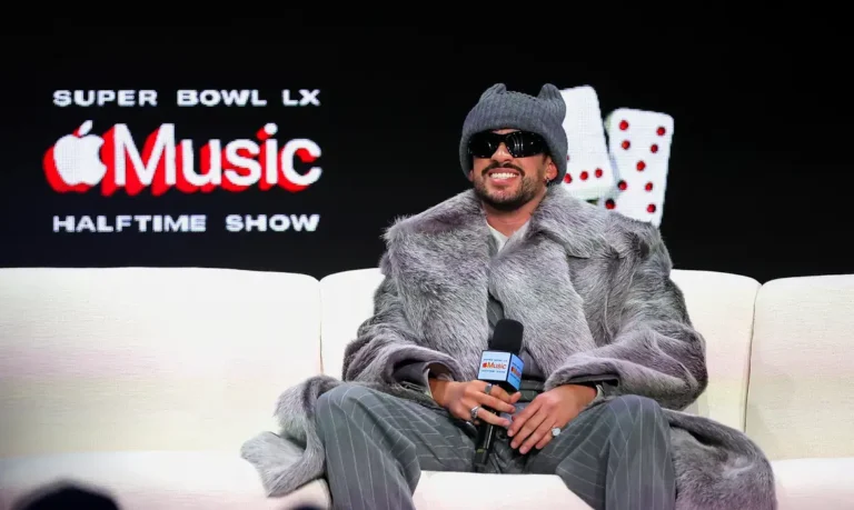 Halftime do Super Bowl é celebração multicultural em defesa dos imigrantes