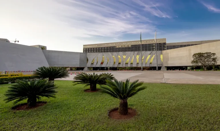 STJ afasta cautelarmente ministro em processo por importunação sexual