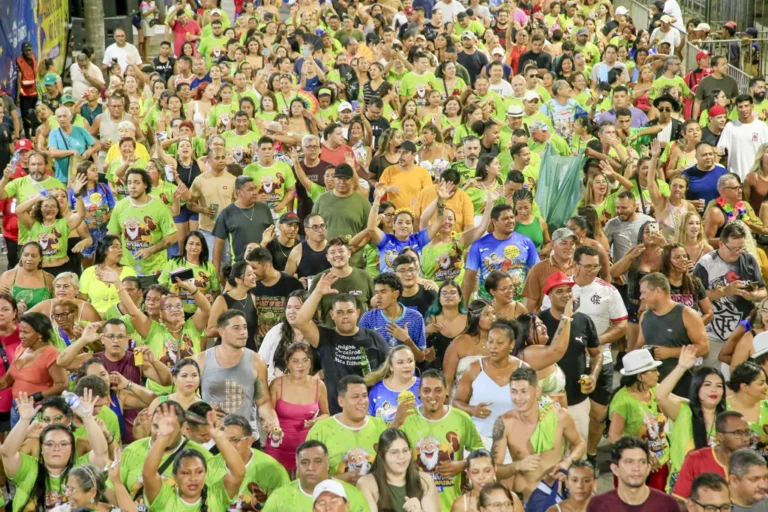 Sandálias abre o Carnaval de Corumbá e marca 20 anos de tradição