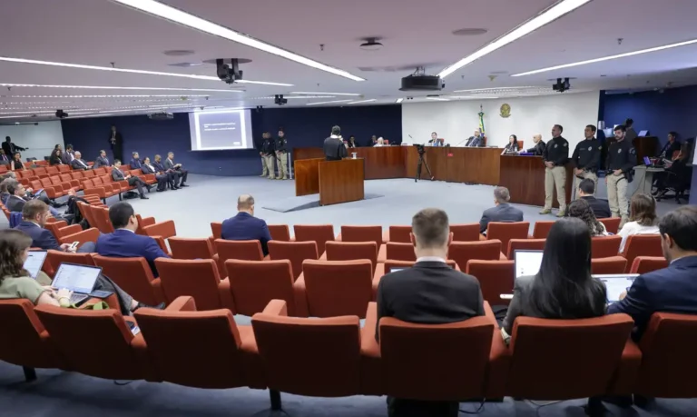 Moraes vota pela rejeição de recursos de condenados do Núcleo 3 da trama golpista
