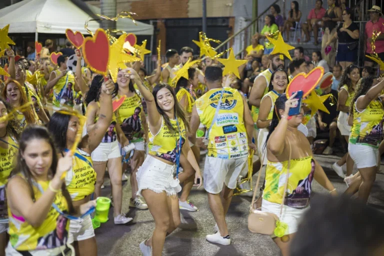 Desfile dos Blocos Oficiais reúne milhares na Passarela Pantaneira do Samba