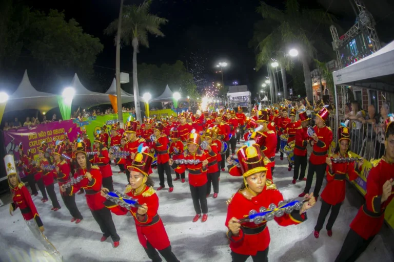 A Pesada levou sonho infantil e memórias da infância à avenida do Carnaval