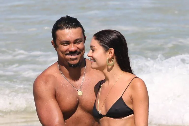 Sophie Charlotte confirma fim de namoro com Xamã na Sapucaí