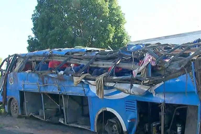 Empresa de ônibus envolvida em acidente fatal em São Paulo operava sem licença interestadual