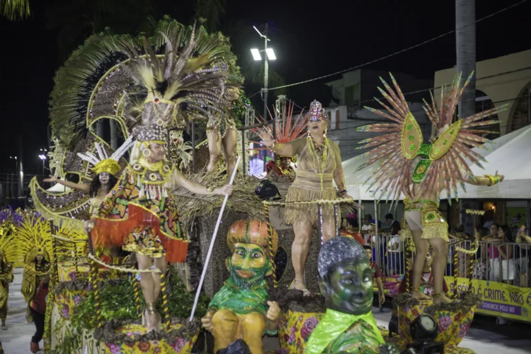 Mocidade encerra desfile mantendo o samba como manifesto cultural em Corumbá