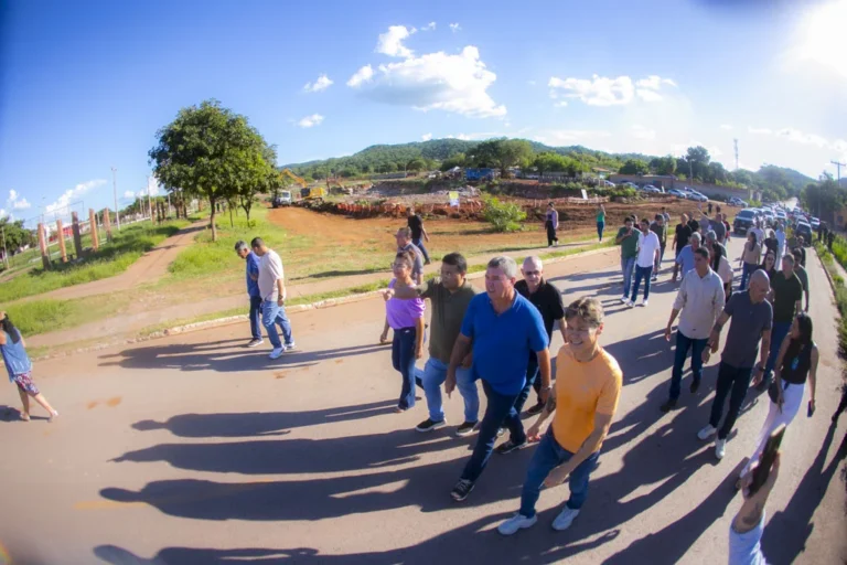 Prefeito destaca parceria enquanto governador confirma investimentos em moradia