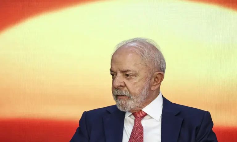 Presidente Lula parte em visita à Índia e participa de cúpula sobre inteligência artificial