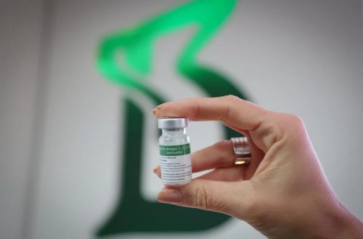 Mato Grosso do Sul recebe 7,8 mil doses da vacina contra dengue para profissionais da atenção primária