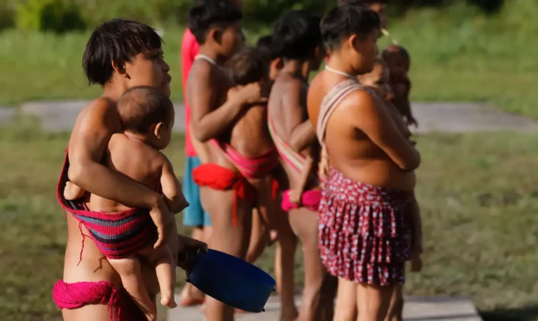 Governo federal intensifica combate à coqueluche na Terra Indígena Yanomami
