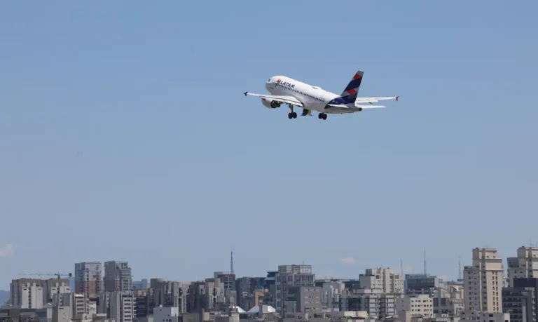 Greve na Argentina altera voos da Latam e provoca reprogramações
