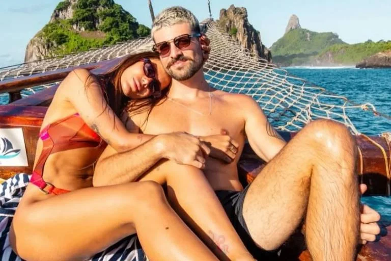 Anitta confirma fim de namoro com Ian Bortolanza por conta da agenda