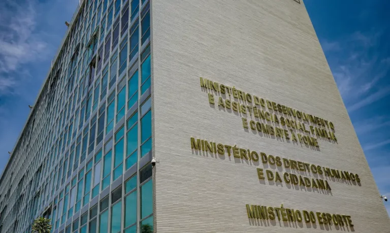 Decisão que absolveu acusado por estupro de menina é criticada por ministérios