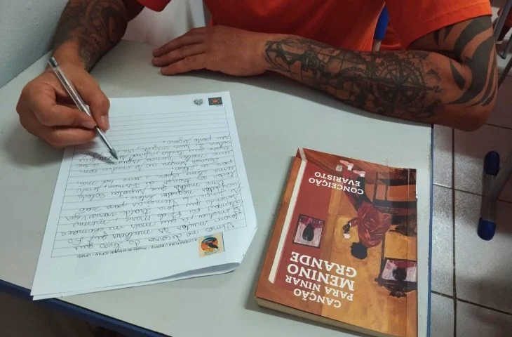Clube de leitura é implementado para ressocialização em presídios de Corumbá
