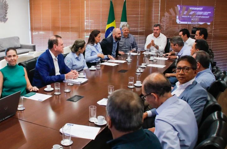 Contrato de Gestão da Semadesc anuncia metas para inclusão social e avanço tecnológico