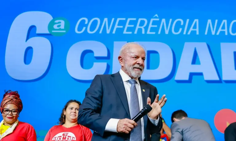 Lula critica Zema e cobra uso de recursos para prevenção a desastres climáticos