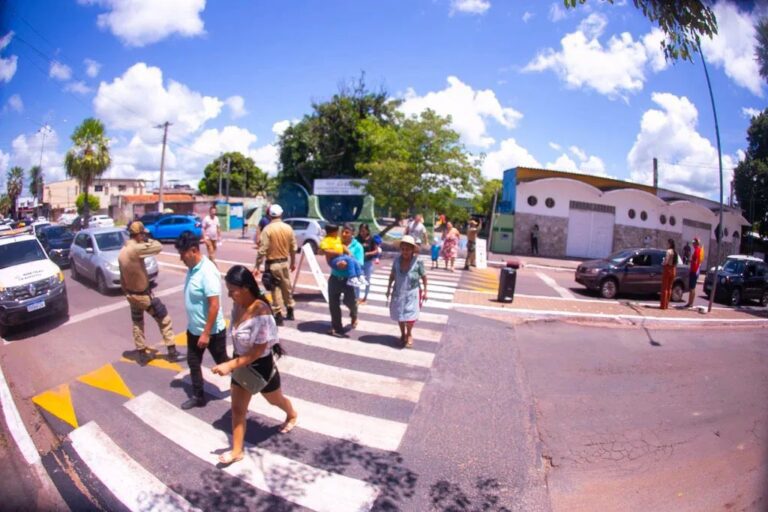Campanha reforça respeito à faixa de pedestres no retorno às aulas