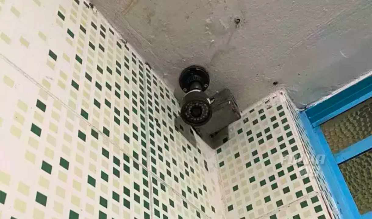 Polícia apreende câmera em banheiro feminino de escola estadual da Capital