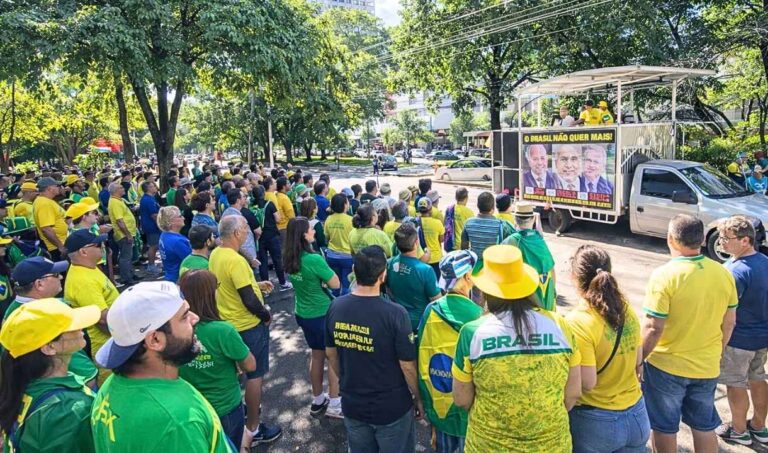 Ato bolsonarista reúne manifestantes em Campo Grande