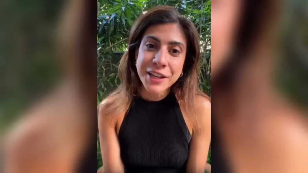Deputada Camila Jara sorrindo e celebrando a cura do câncer de tireoide.