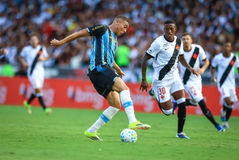 Jogadores do Grêmio em campo após derrota para o Vasco no Brasileirão.